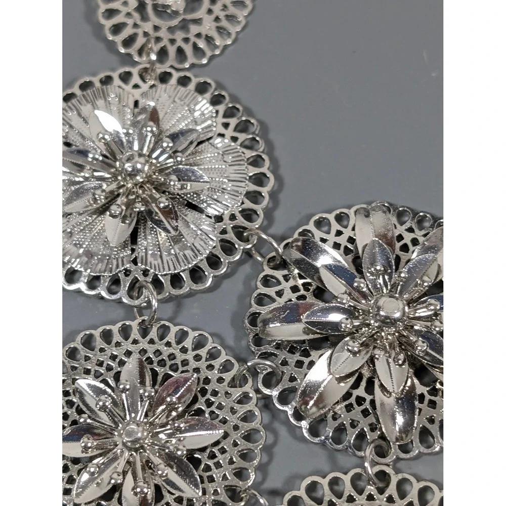 Charming Charlie Silver Tone‎ Flower Statement Bib Necklace Metal Floral 21